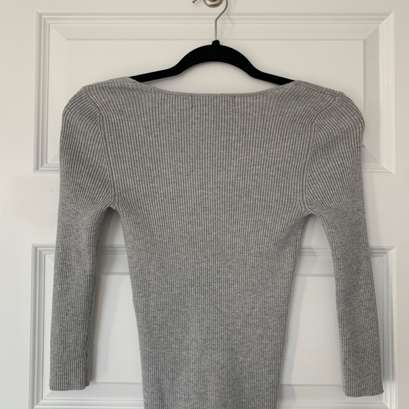 Grey 3/4 Top - Picture 2 of 3